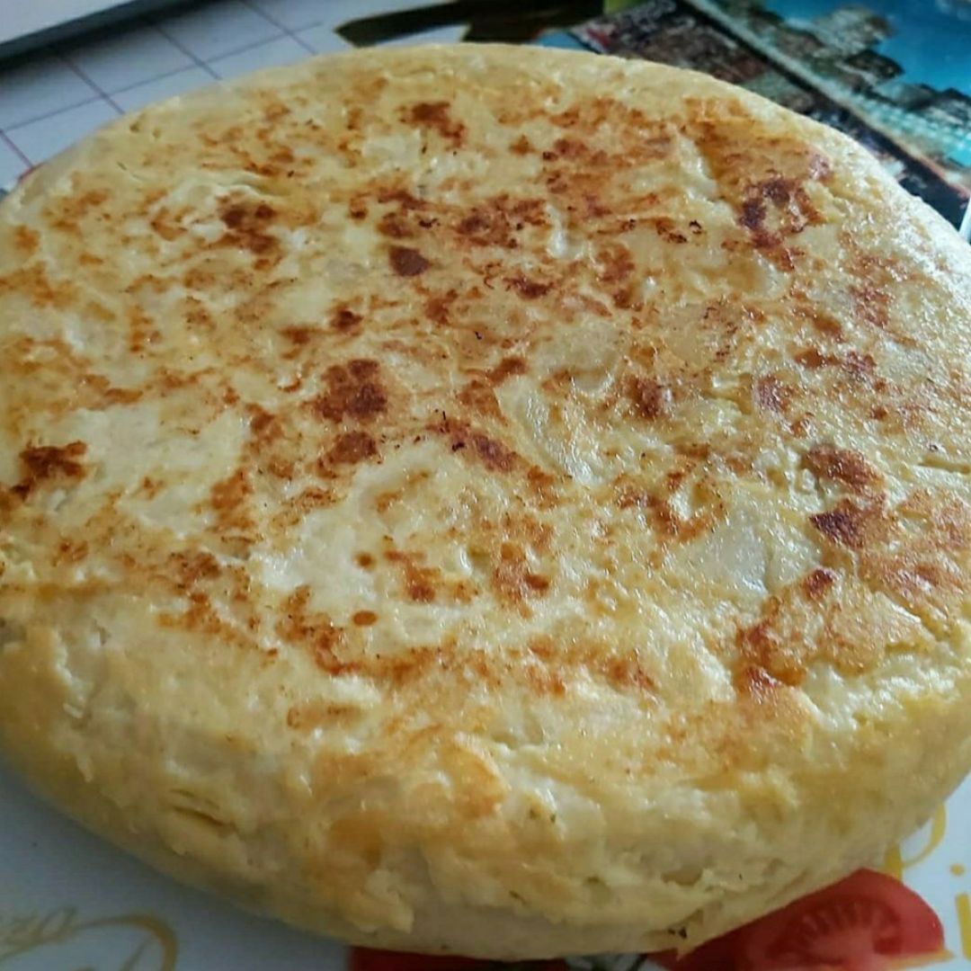 Tortilla de patatas,  manzana,  calabacín y cebolla 