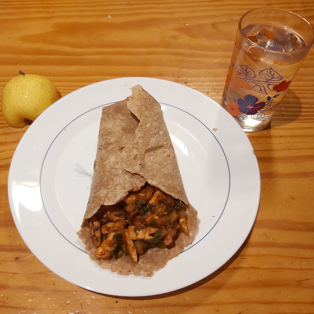 Burrito de pavo y espinacas con tortita casera Burrito de pavo y espinacas con tortita casera