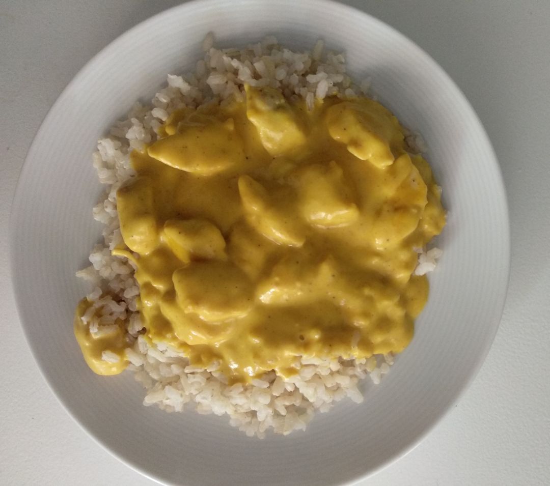 Pollo al curry con arroz integral