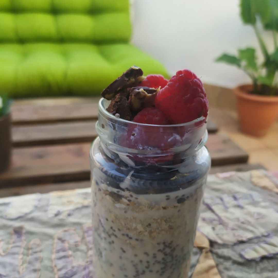 Yogurt con avena, chía y frutos del bosque Yogurt con avena, chía y frutos del bosque