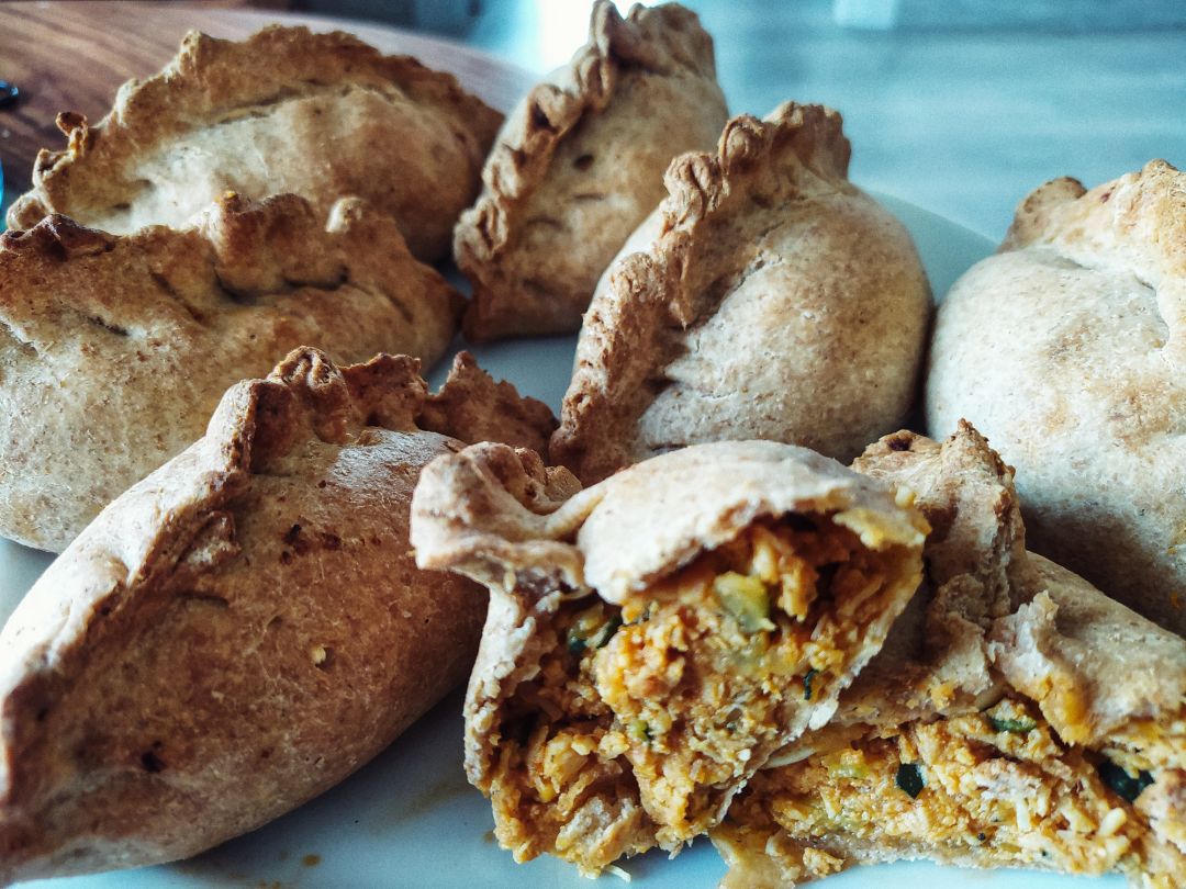 Empanadas argentinas rellenas de pollo Empanadas argentinas rellenas de pollo