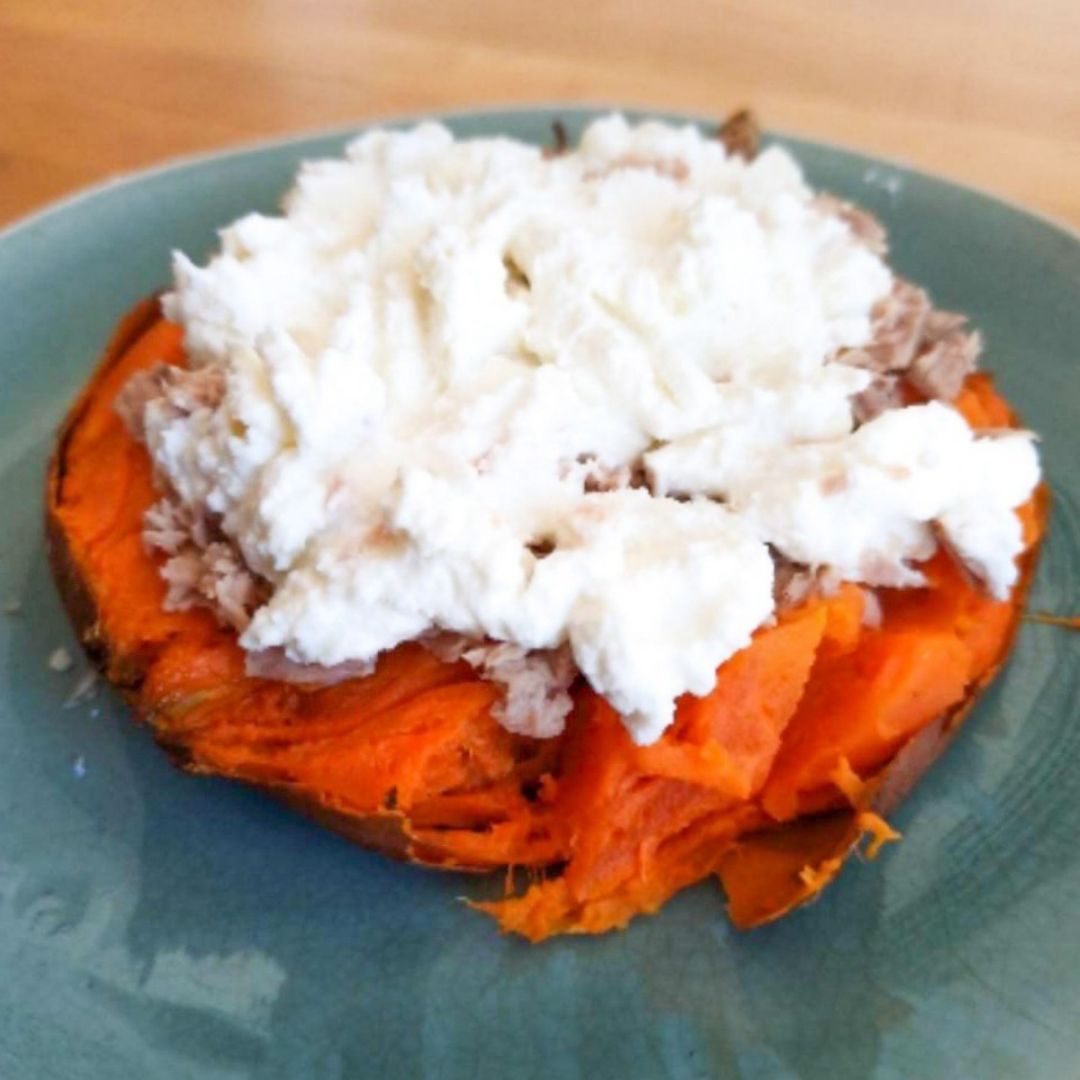 Boniato relleno de atún y requesón. Fácil, rápido, saciante y nutritivo Boniato relleno de atún y requesón. Fácil, rápido, saciante y nutritivo