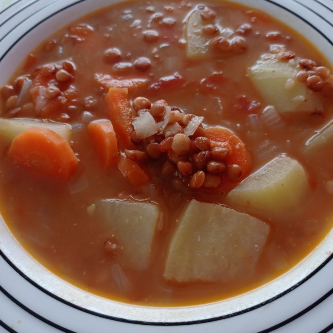 Lentejas con patata y zanahorias