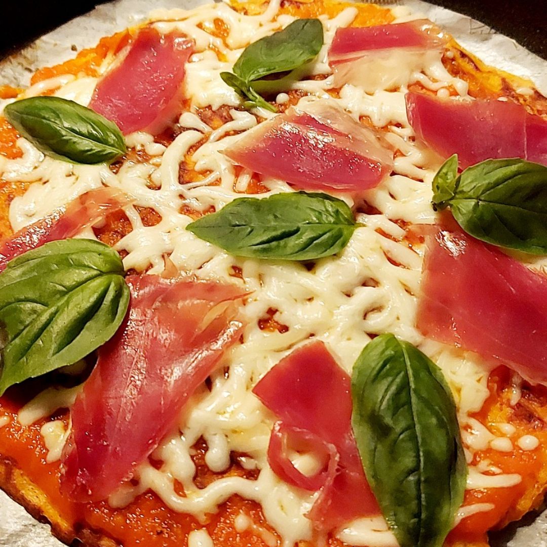 Pizza rápida a la sartén SIN HARINA con base de salmón Paso 4 Pizza rápida a la sartén SIN HARINA con base de salmón Paso 4