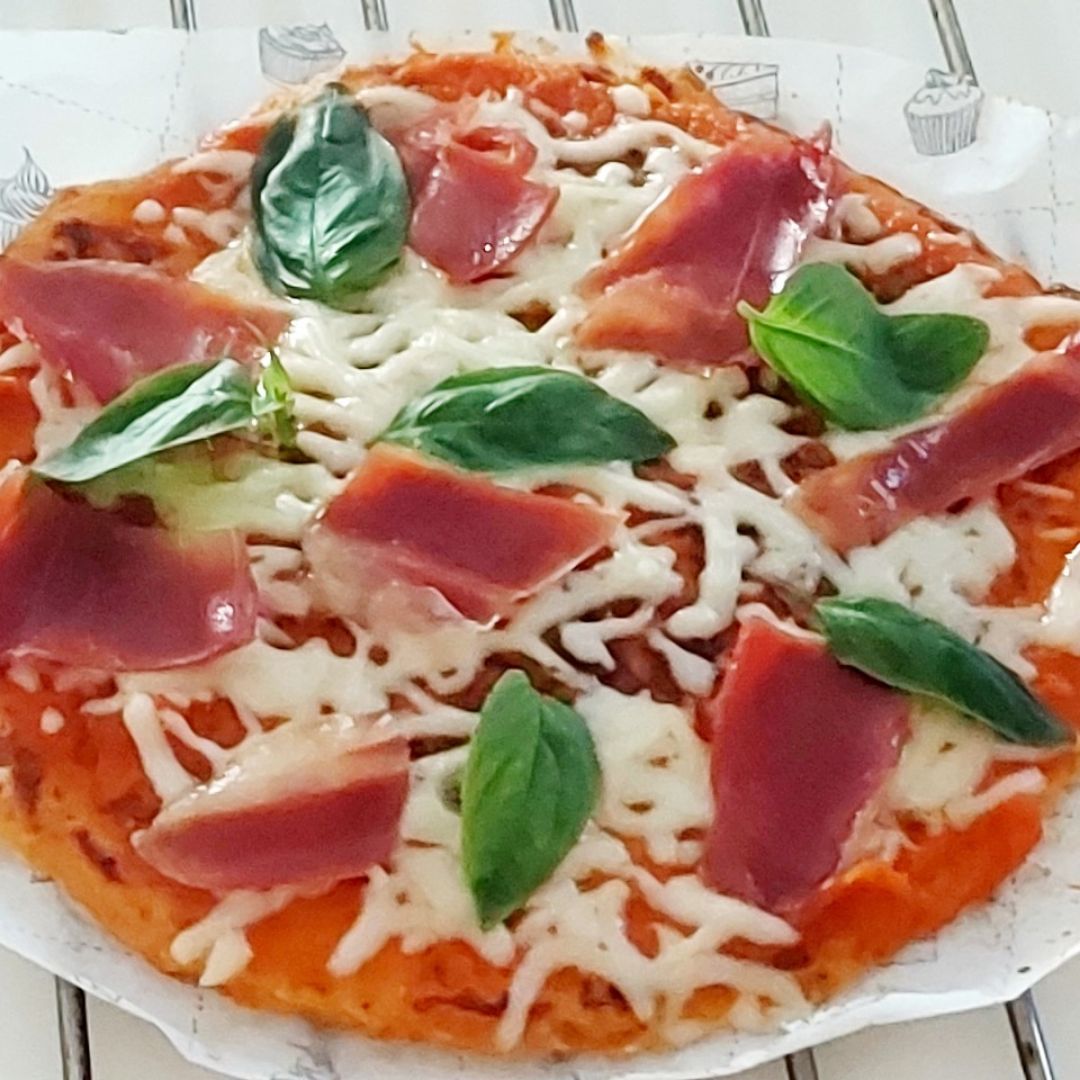 Pizza rápida a la sartén SIN HARINA con base de salmón Paso 5 Pizza rápida a la sartén SIN HARINA con base de salmón Paso 5