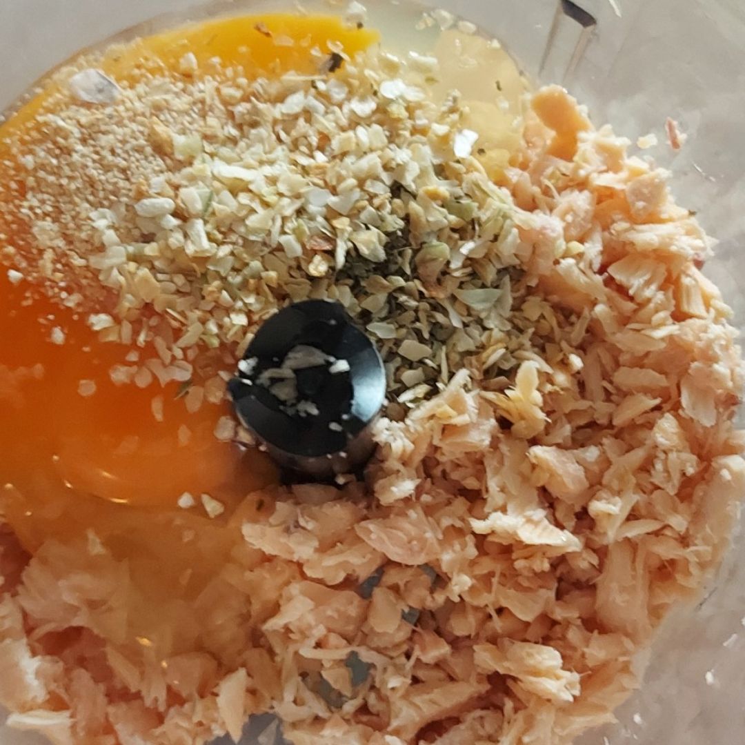 Pizza rápida a la sartén SIN HARINA con base de salmón Paso 7 Pizza rápida a la sartén SIN HARINA con base de salmón Paso 7
