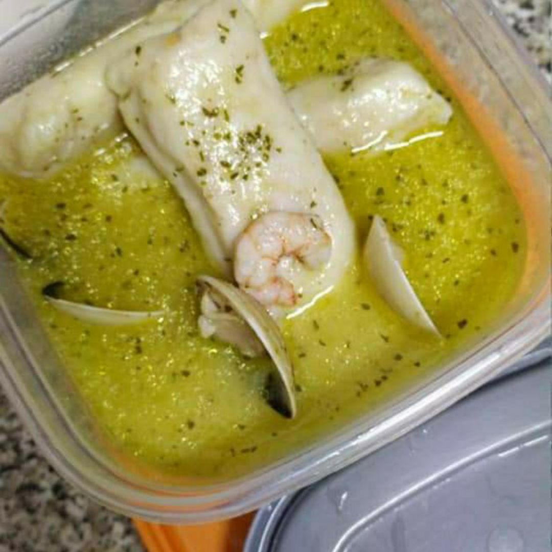 Merluza con almejas y gambas