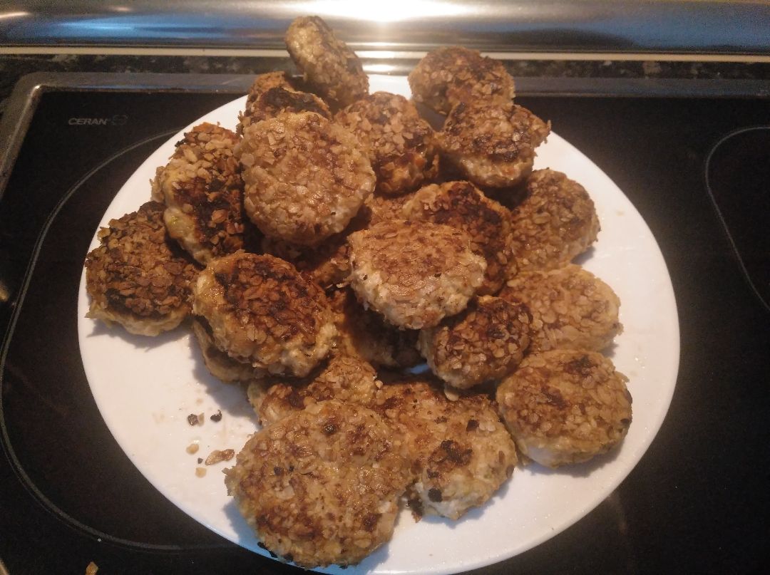 Nuggets de pollo con verduras y avena Nuggets de pollo con verduras y avena