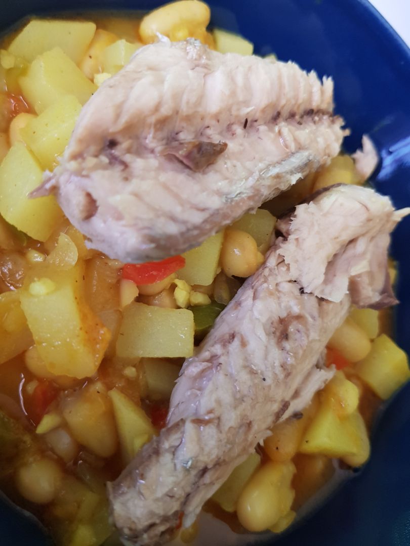 Alubias con patatas y caballa.