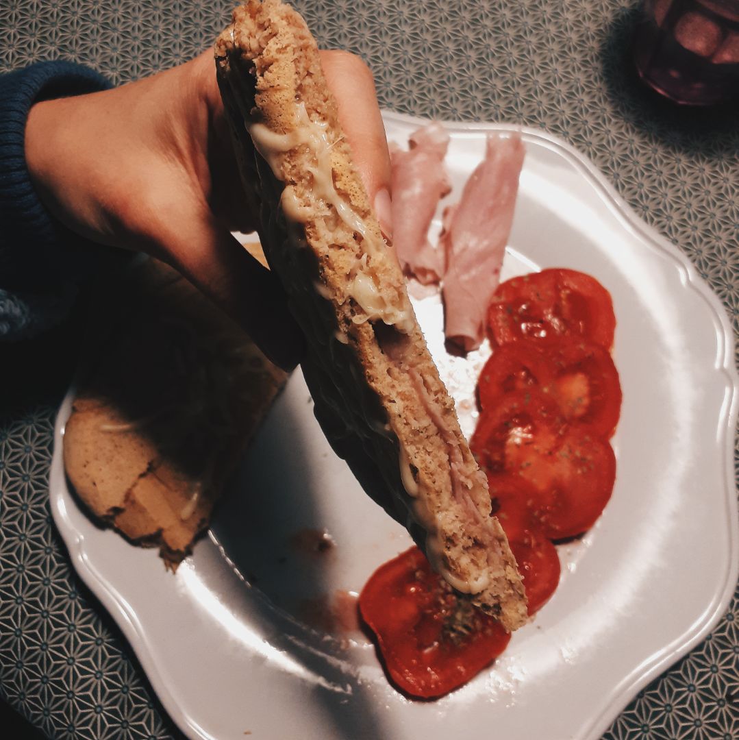Pancakes gigante relleno de jamón y queso