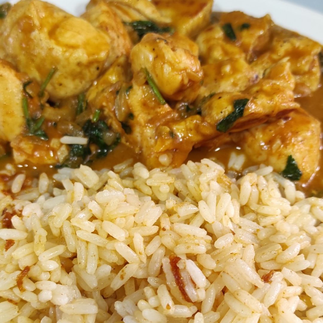 Pollo al curry con arroz Pollo al curry con arroz