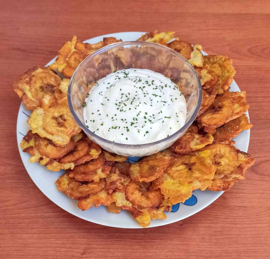 🌸PATACONES / CHIPS DE PLÁTANO MACHO  CON SALSA DE YOGUR🌸