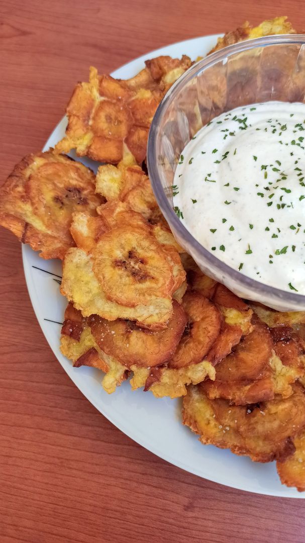 🌸PATACONES / CHIPS DE PLÁTANO MACHO  CON SALSA DE YOGUR🌸Step 0