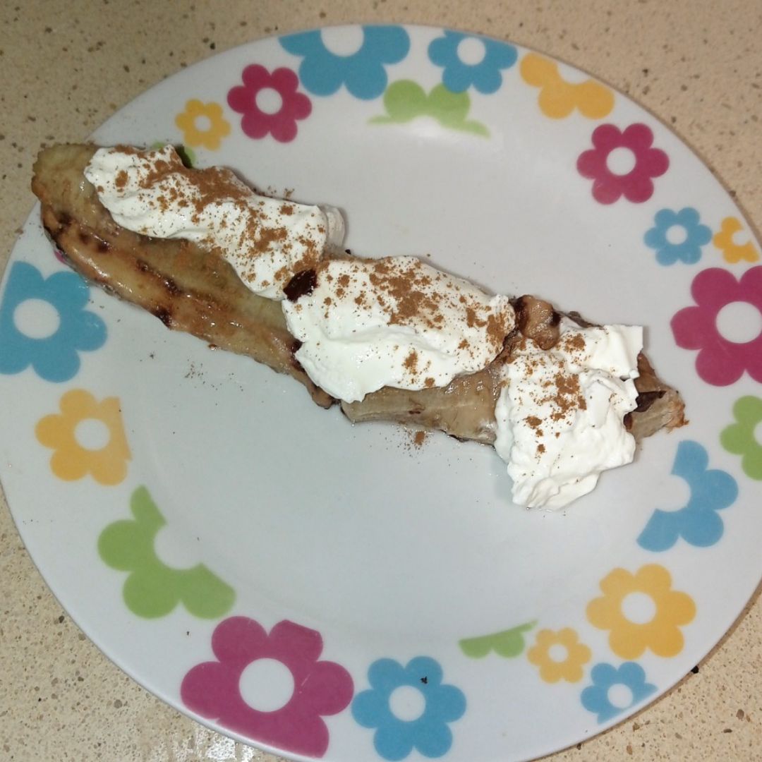 Plátano relleno de cacahuete y chocolate Plátano relleno de cacahuete y chocolate