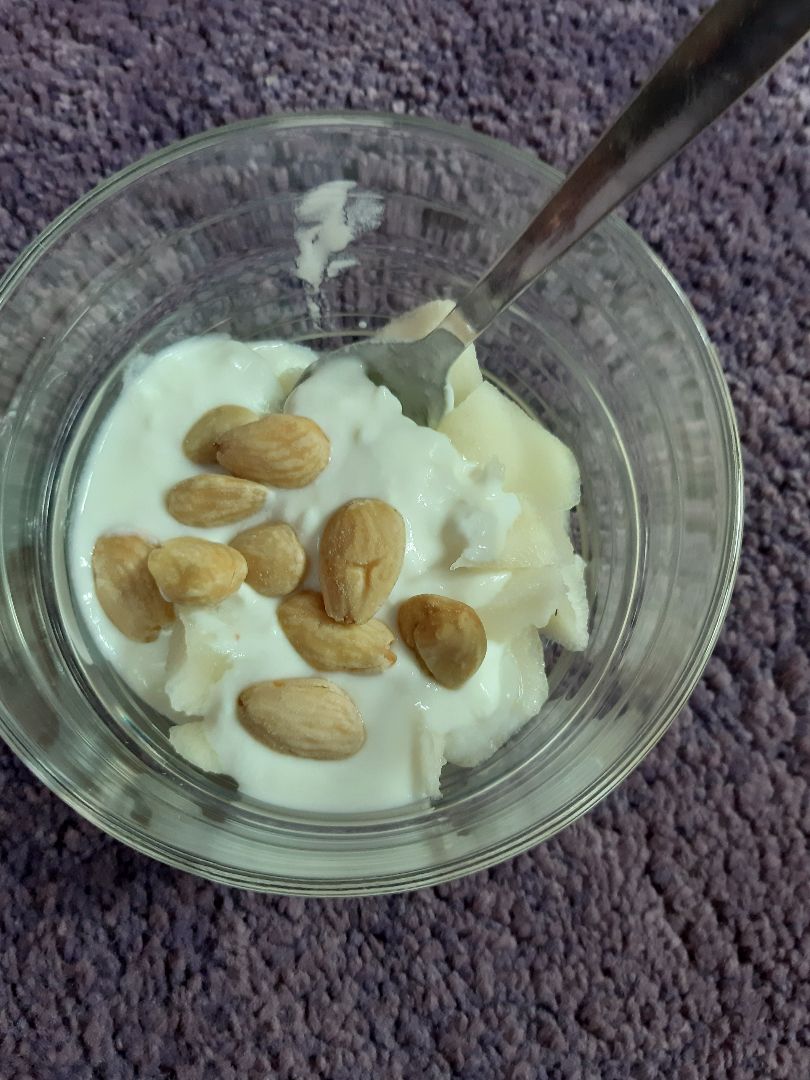 Pera, yogurt y almendras Pera, yogurt y almendras
