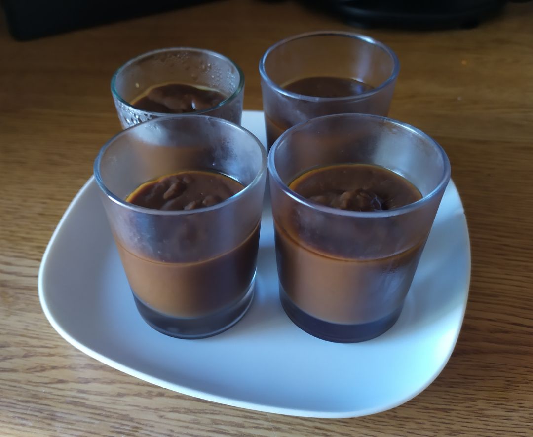 Natillas de café y chocolate al microondas. Natillas de café y chocolate al microondas.
