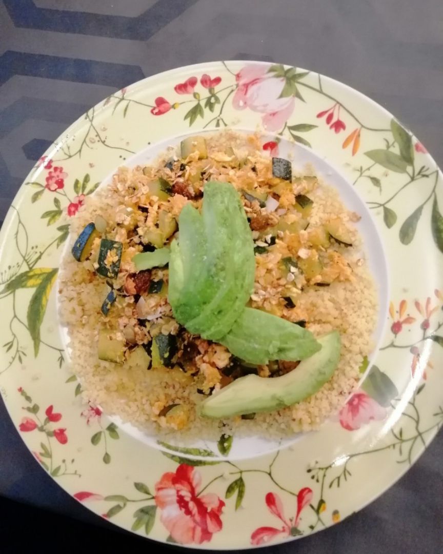 Couscous con revuelto de calabacin y huevo. Couscous con revuelto de calabacin y huevo.