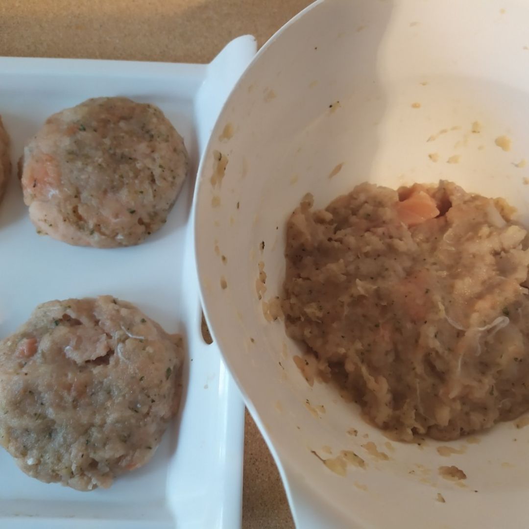 Hamburguesas caseras de merluza y salmón Paso 0