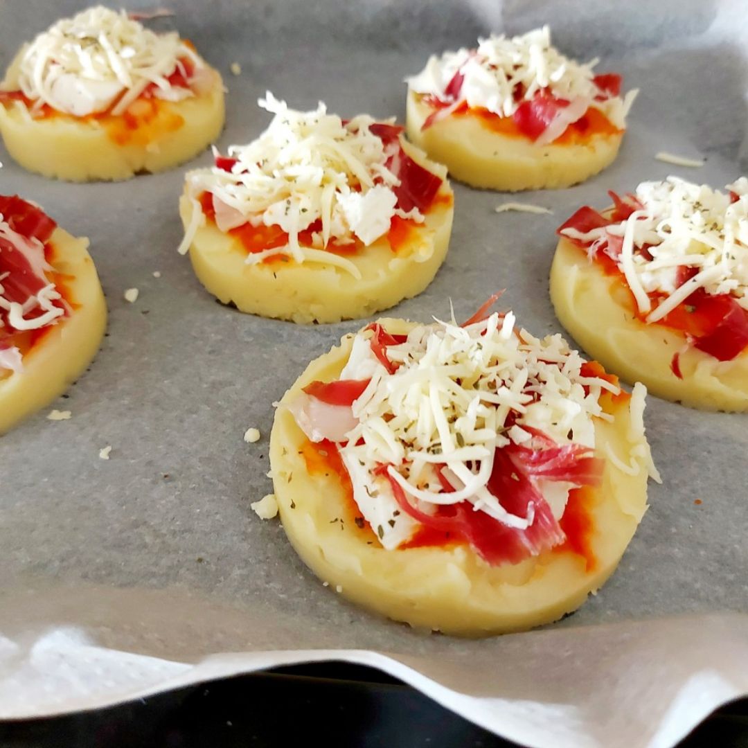 Mini pizzas de patata con queso y jamón Paso 7 Mini pizzas de patata con queso y jamón Paso 7