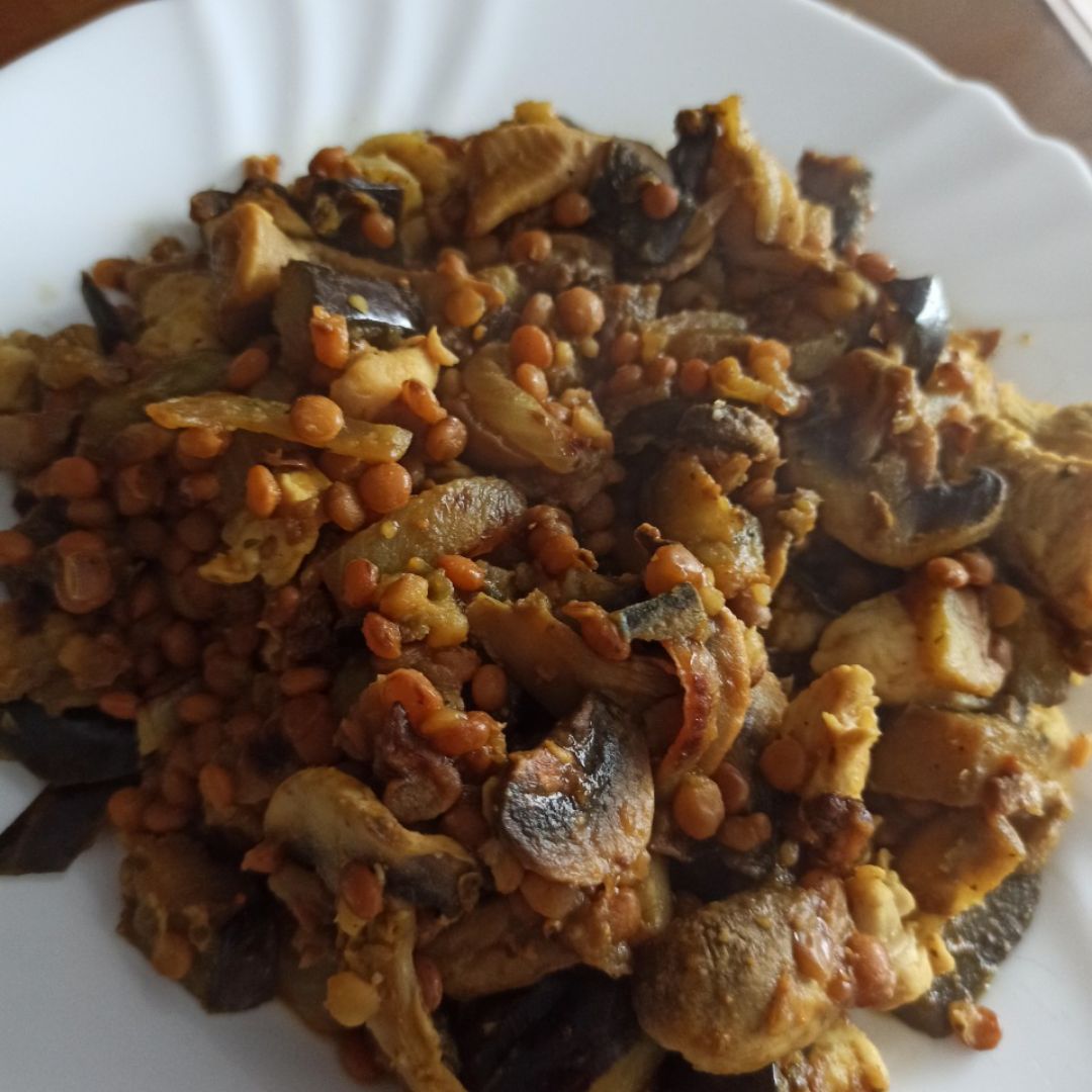 Salteado lenteja pollo berenjena y champiñones Salteado lenteja pollo berenjena y champiñones