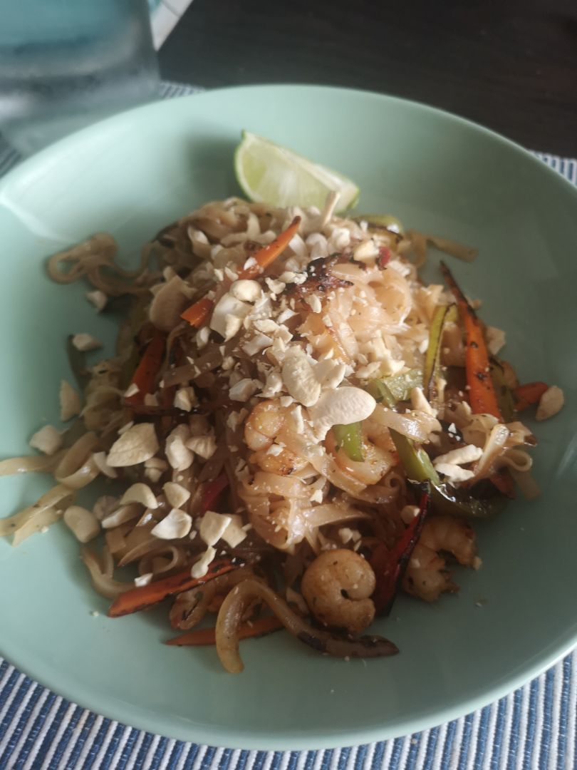 Fideos de arroz con verduras y gambas Fideos de arroz con verduras y gambas