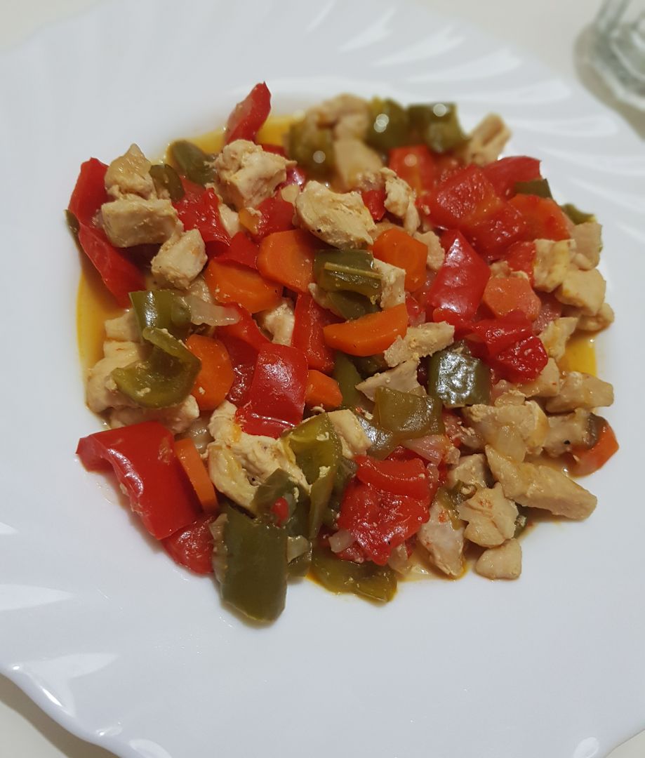 Verduras con pollo y salsa de soja Verduras con pollo y salsa de soja