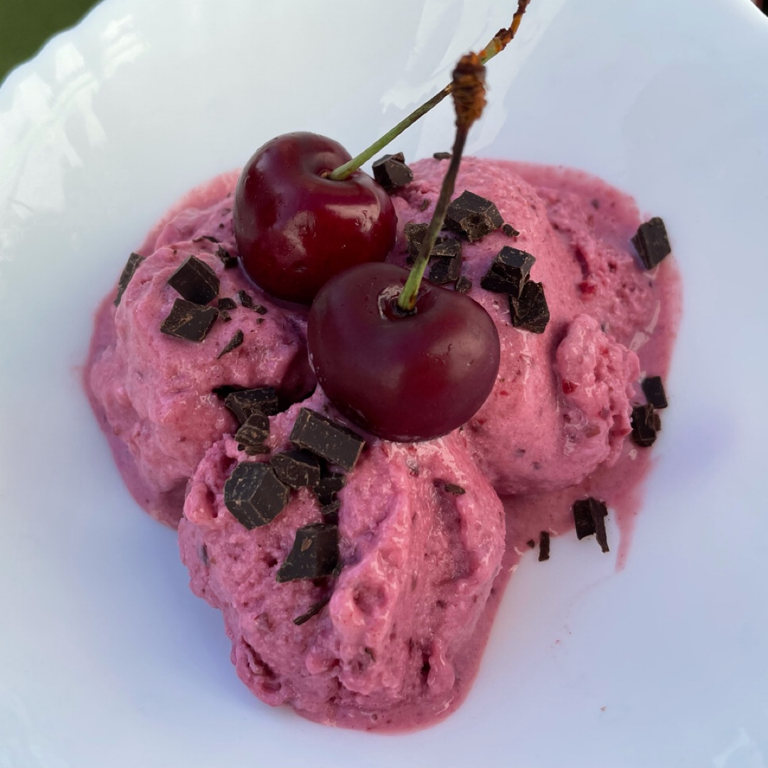 Helado de cerezas 🍒 y chocolate negro 🍫 proteicoStep 0