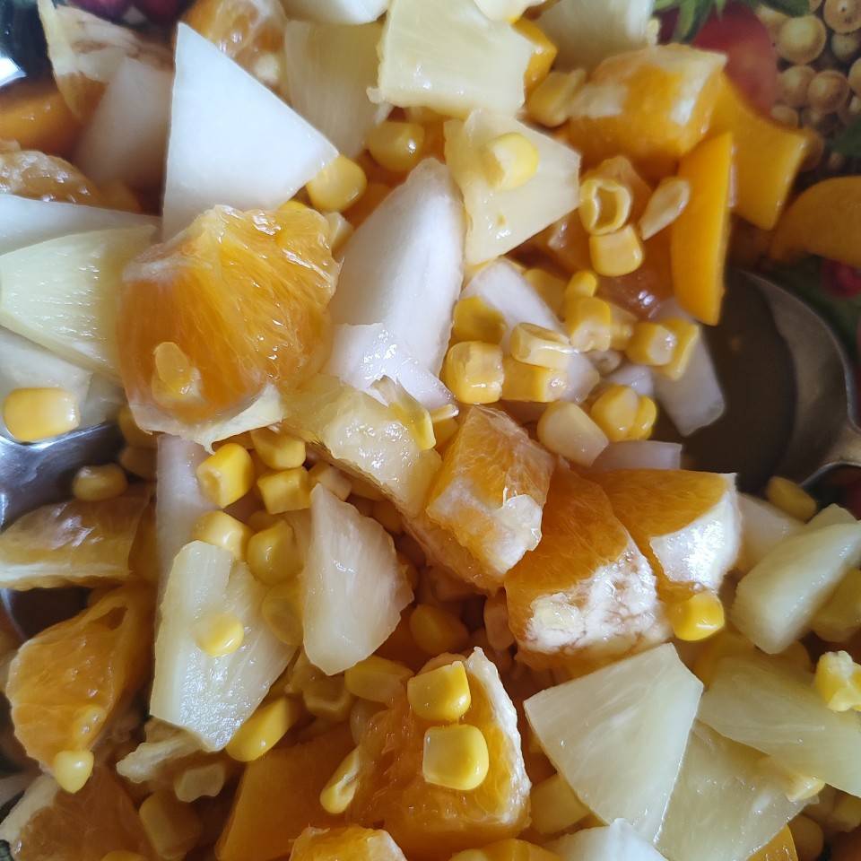 Ensalada de fruta y maíz Ensalada de fruta y maíz