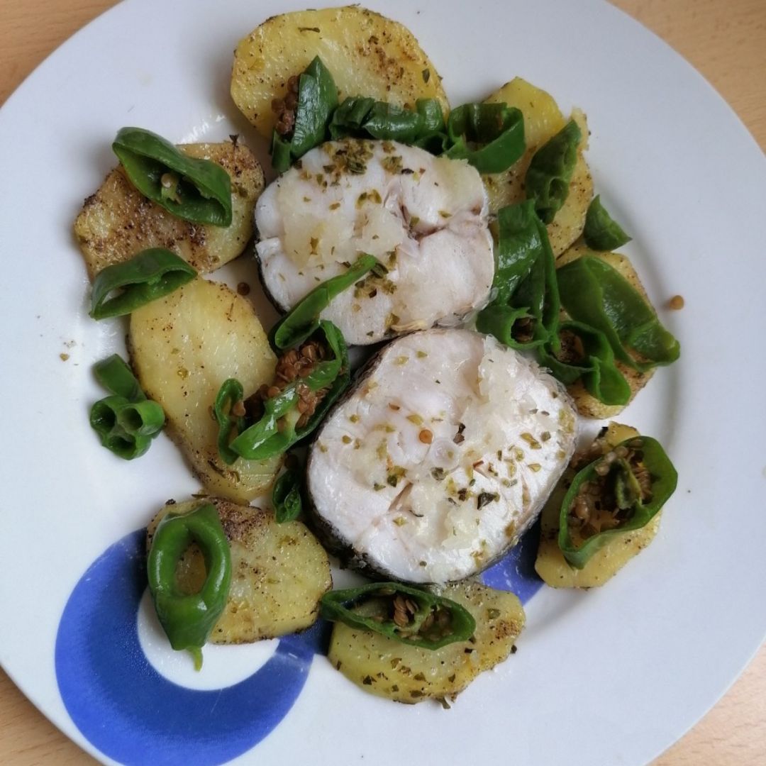Merluza con patatas y pimientos Merluza con patatas y pimientos