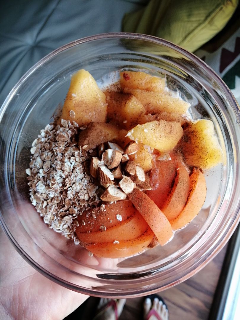 Bol de yogur griego con fruta