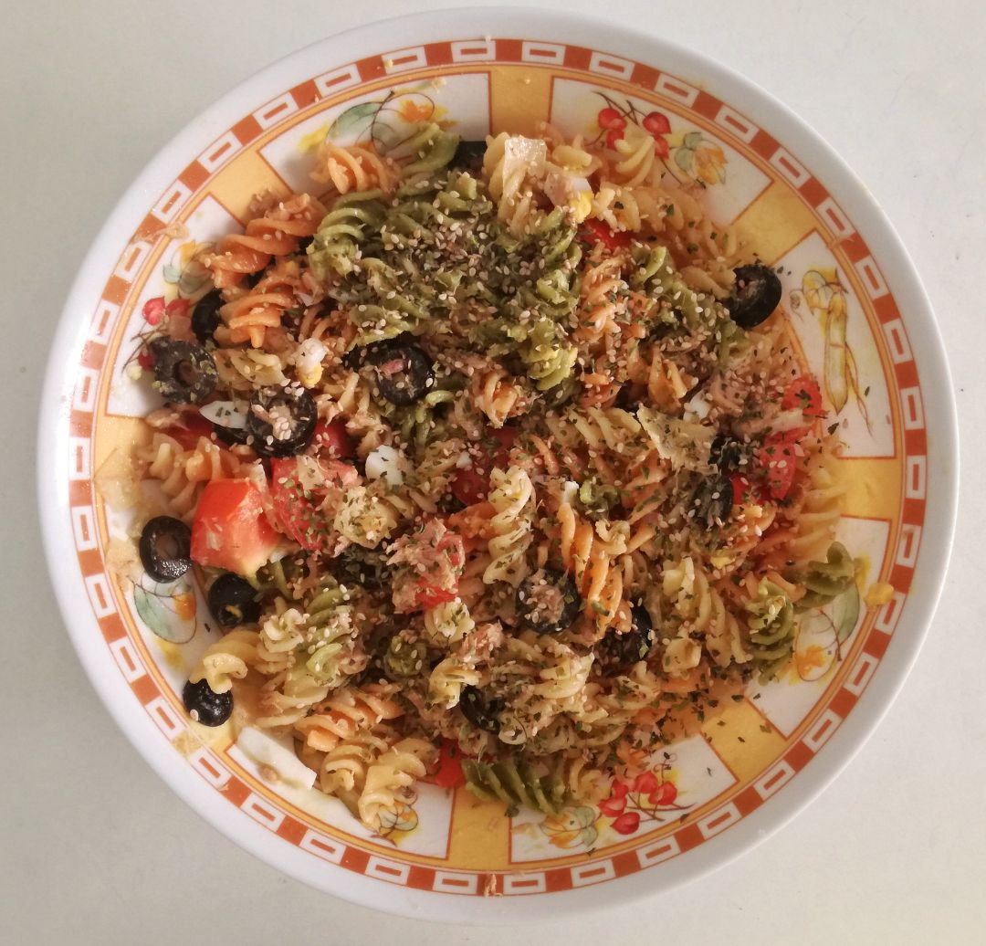 Ensalada de pasta / fusilli tricolor Ensalada de pasta / fusilli tricolor