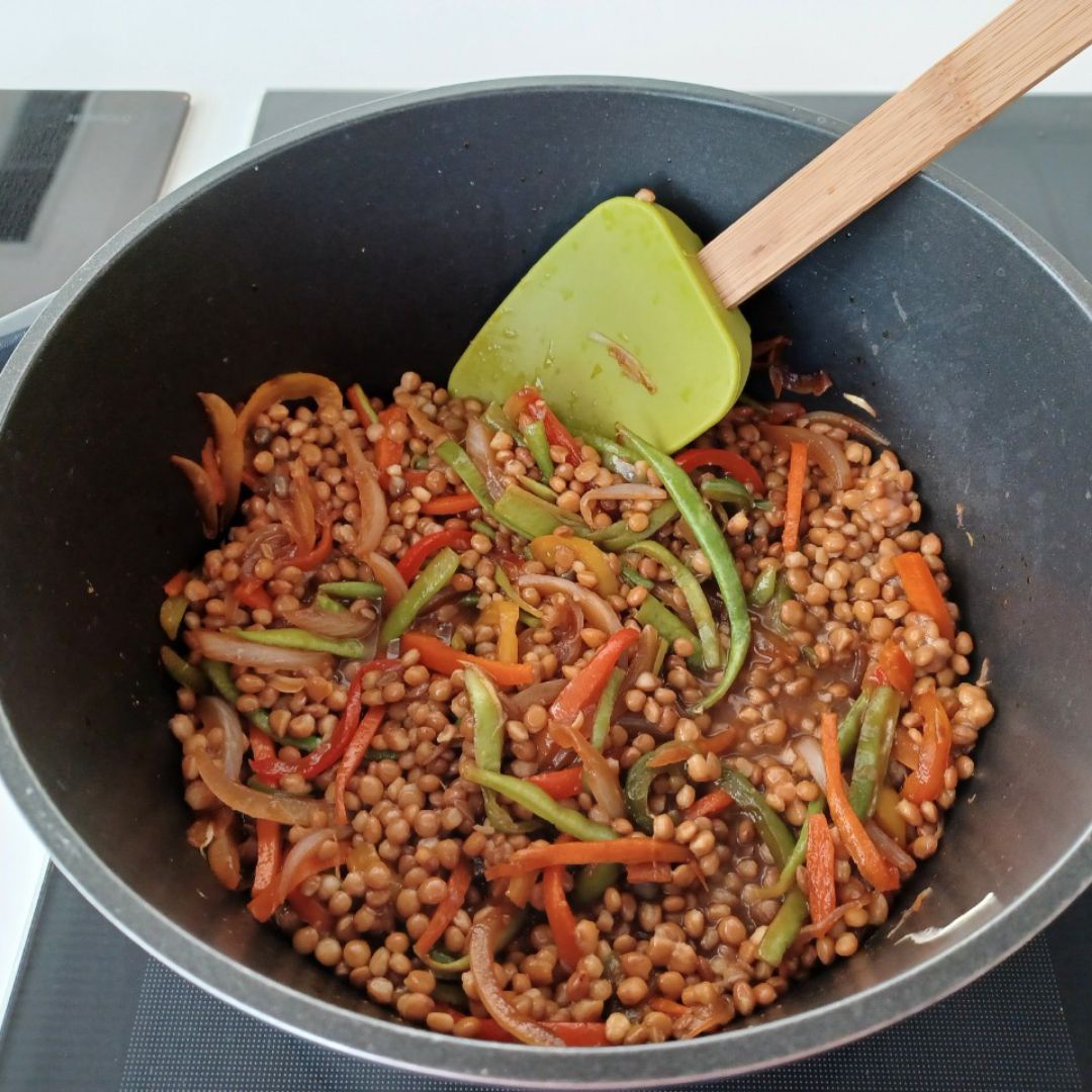 Lentejas con verduras en salsa de soja Lentejas con verduras en salsa de soja