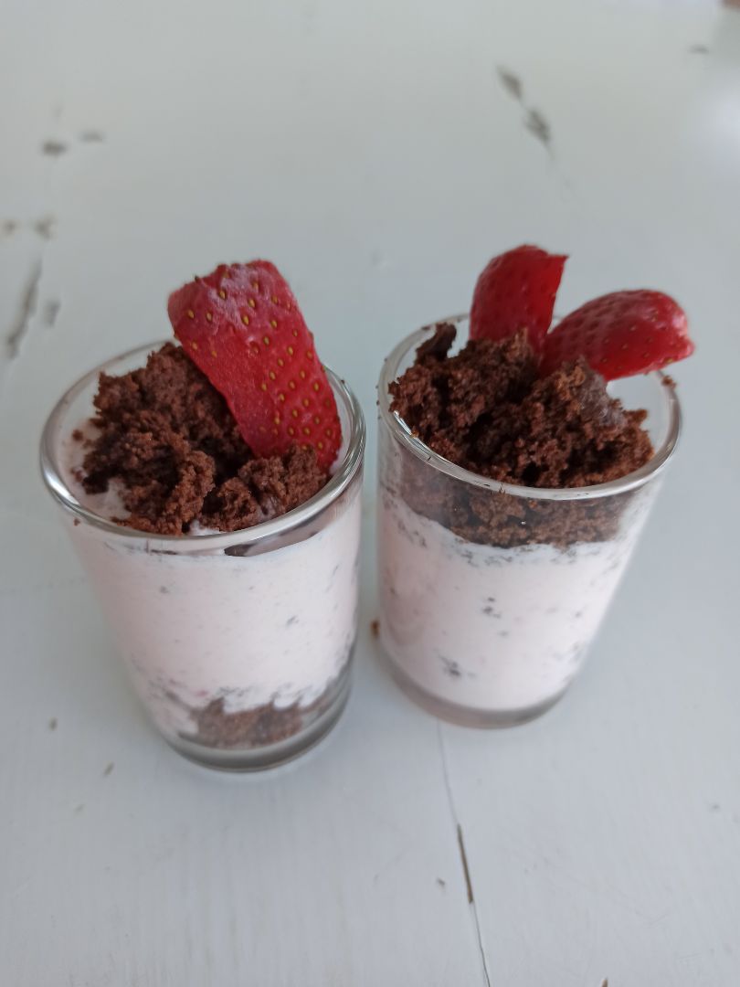Semifrío de cheesecake con fresas Semifrío de cheesecake con fresas