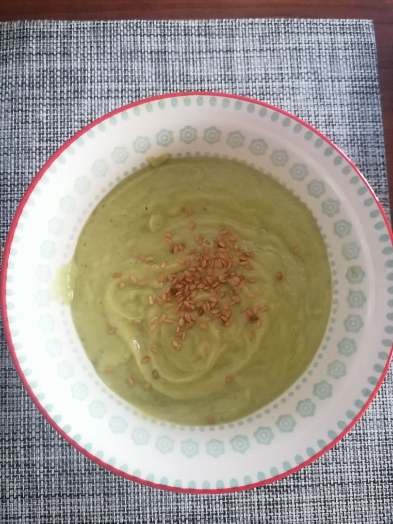 Crema fria de aguacate y pepino Crema fria de aguacate y pepino