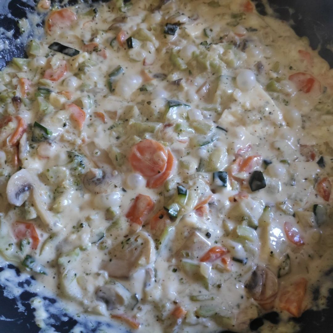 Espaguetis con verduras 🥕🥦, nata y queso azul Paso 2 Espaguetis con verduras 🥕🥦, nata y queso azul Paso 2