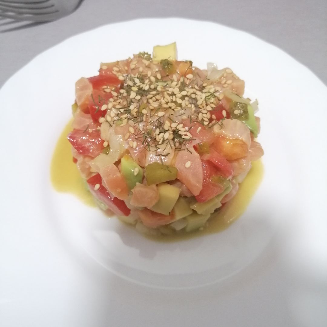 Tartar (tipo ensalada) de salmón Tartar (tipo ensalada) de salmón