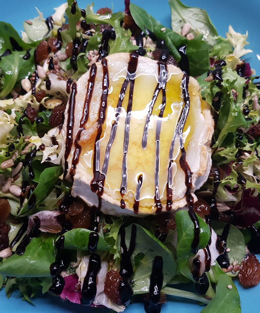 Ensalada de rulo con mezcla de semillas y pasas Ensalada de rulo con mezcla de semillas y pasas