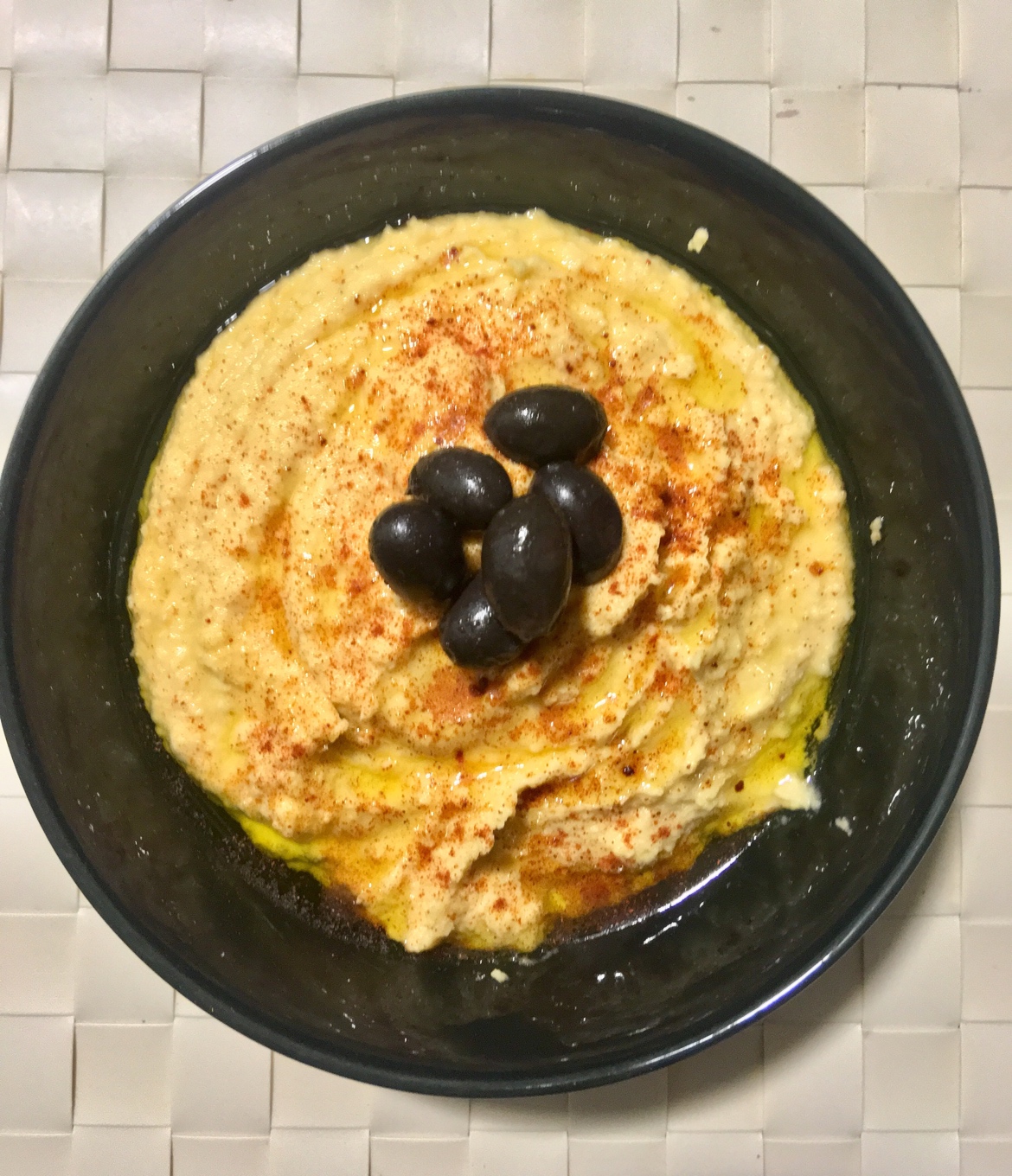 Hummus con tostaditas Hummus con tostaditas