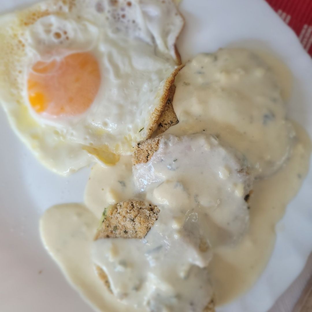 Falafel "a mi manera" con salsa de queso azul Falafel "a mi manera" con salsa de queso azul