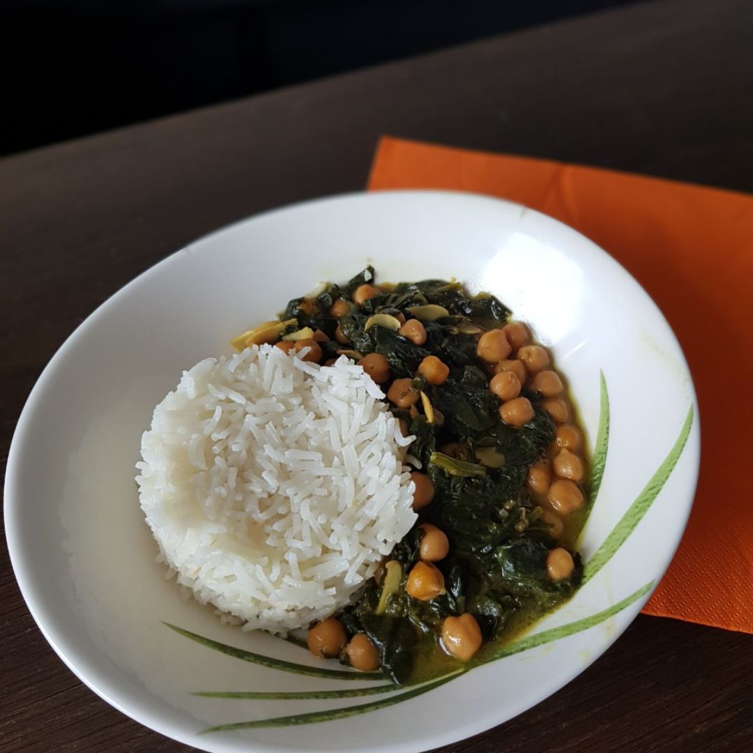 Curry de garbanzos y espinacas