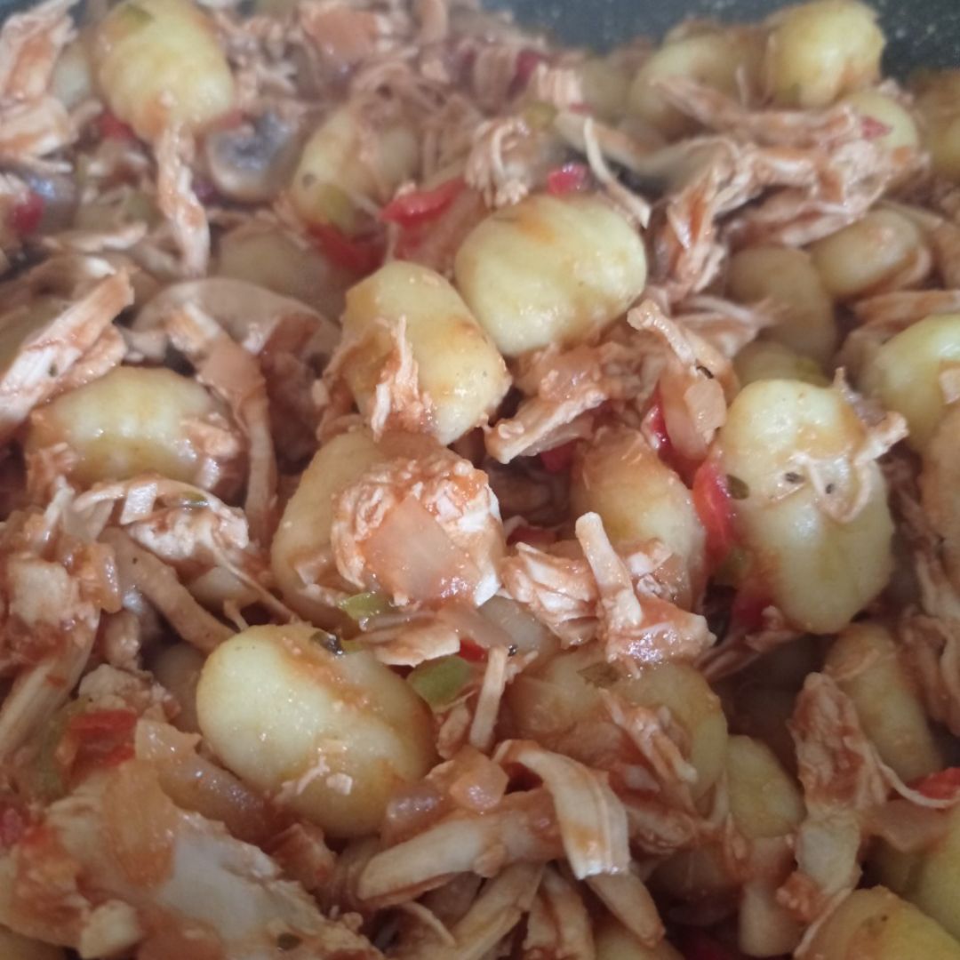 Ñoquis con pollo y verdura