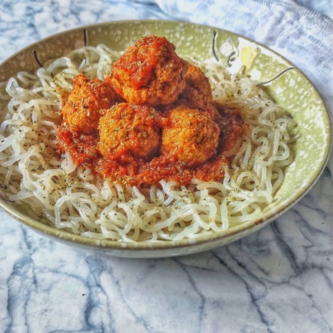 Pasta Konjac con albóndigas con tomate Paso 1 Pasta Konjac con albóndigas con tomate Paso 1