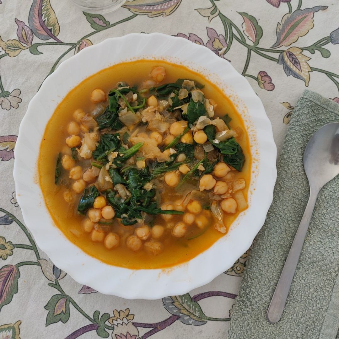 Garbanzos con bacalao y espinacas 🌱