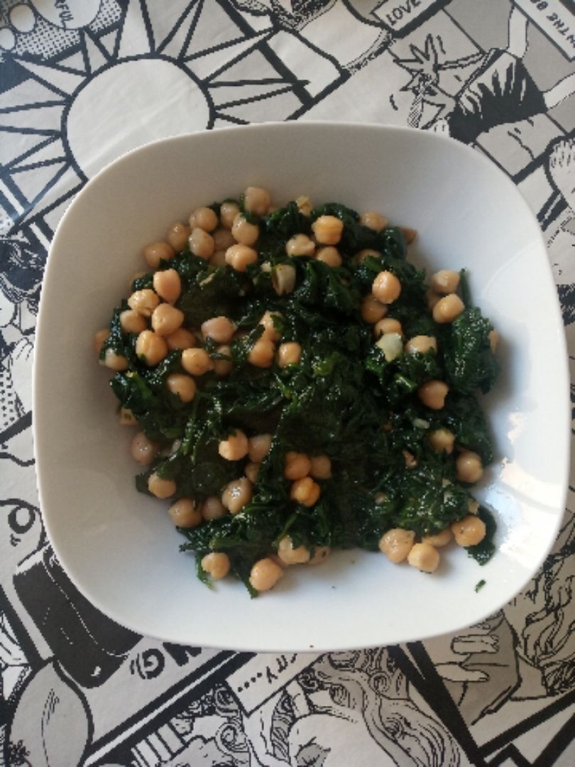 Salteado de espinacas con garbanzos