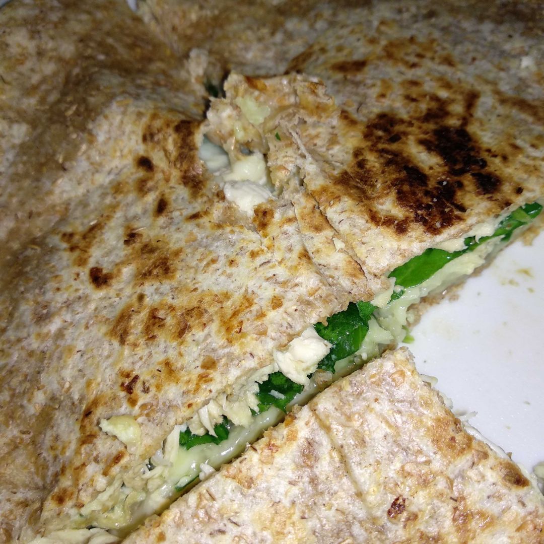 Quesadilla de pollo y espinacas Quesadilla de pollo y espinacas