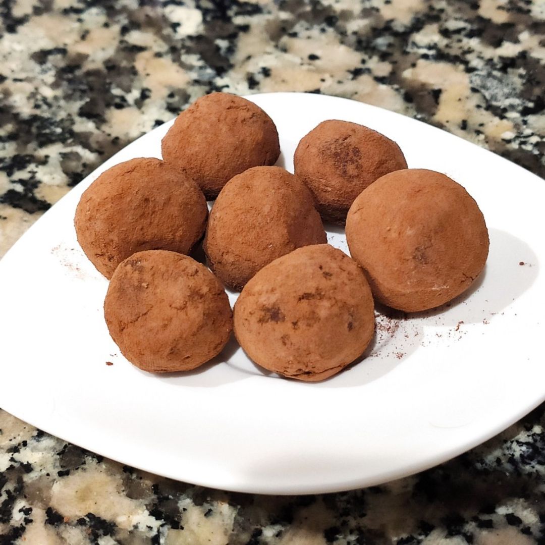 Trufas heladas de chocolate negro con aguacate Trufas heladas de chocolate negro con aguacate