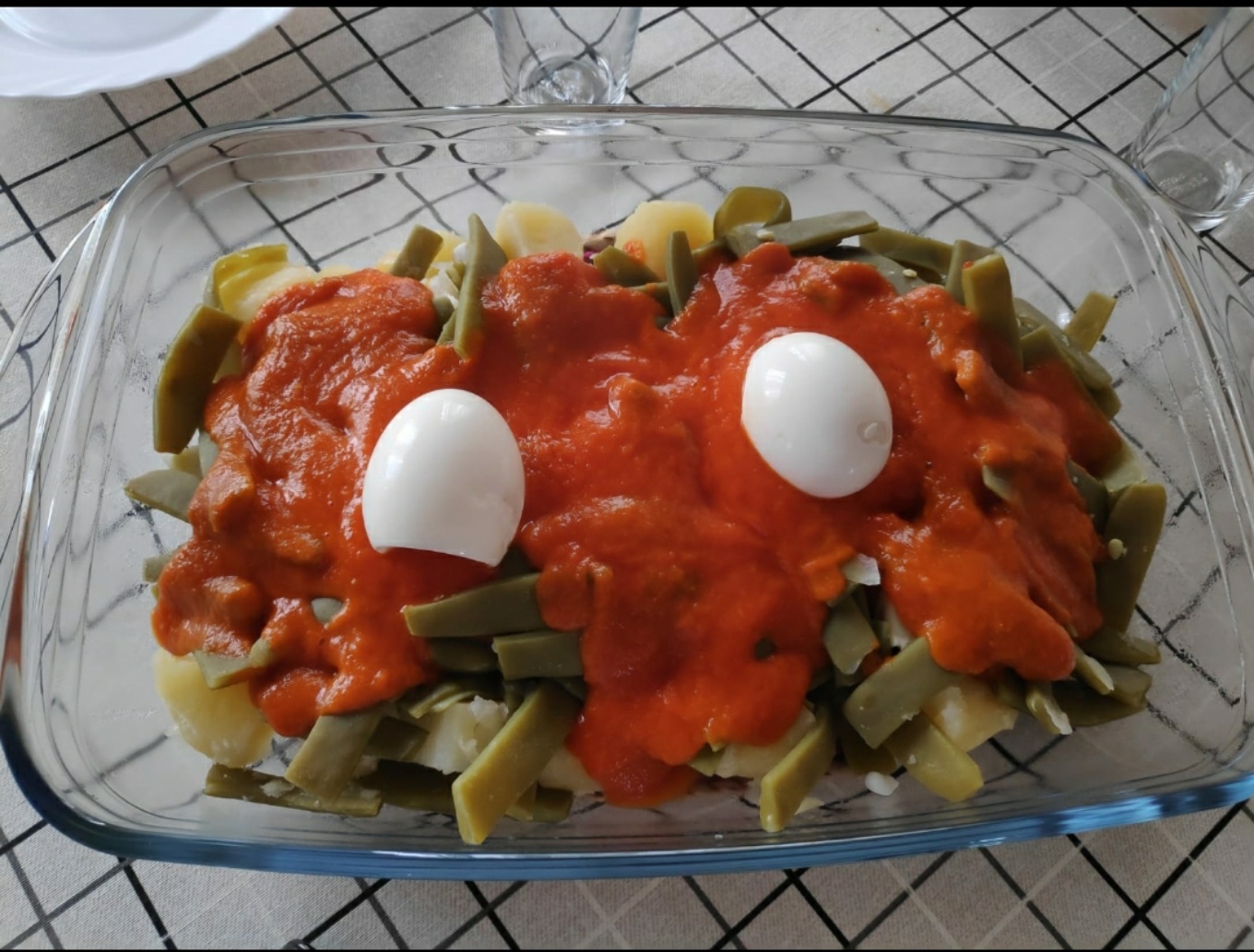 Judias verdes con tomate, huevo y patata