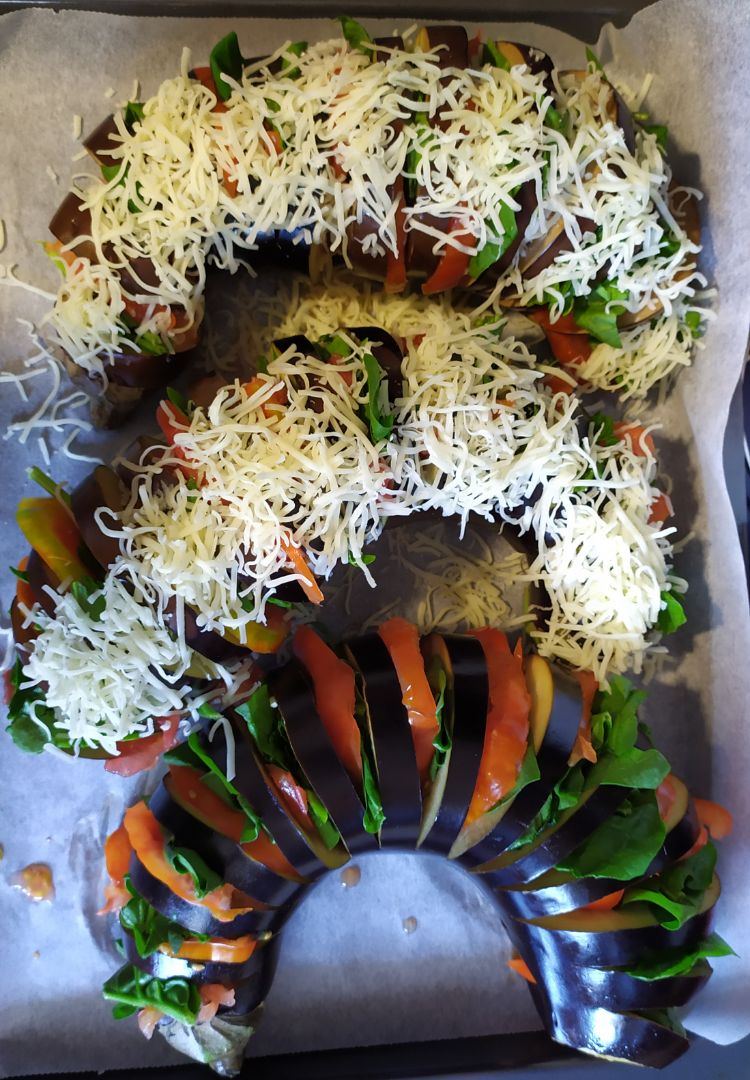 Berenjenas rellenas de tomate y espinacas Berenjenas rellenas de tomate y espinacas