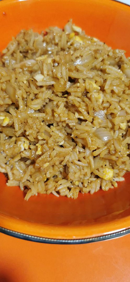 Arroz chino con cebolla, cebolleta y ajo. Arroz chino con cebolla, cebolleta y ajo.