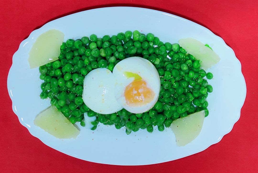 Guisantes con huevo y patata Guisantes con huevo y patata